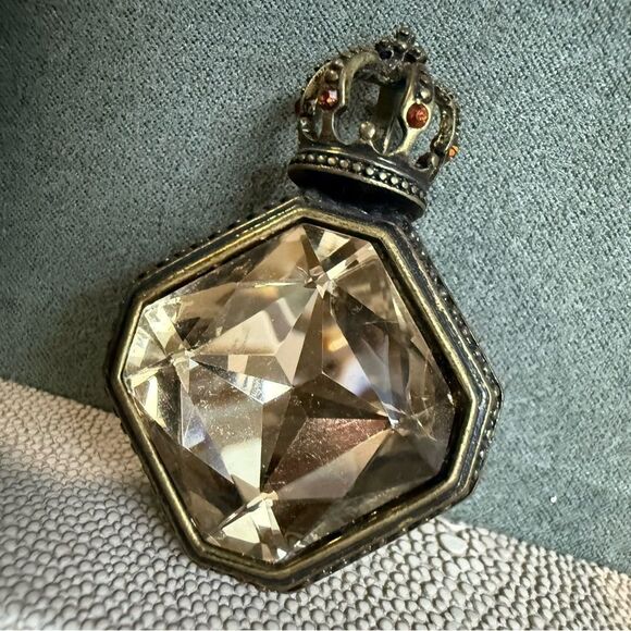 ROYAL CROWN BRONZE PENDANT – LARGE FAUX DIAMOND HEXAGON - Picture 17 of 17